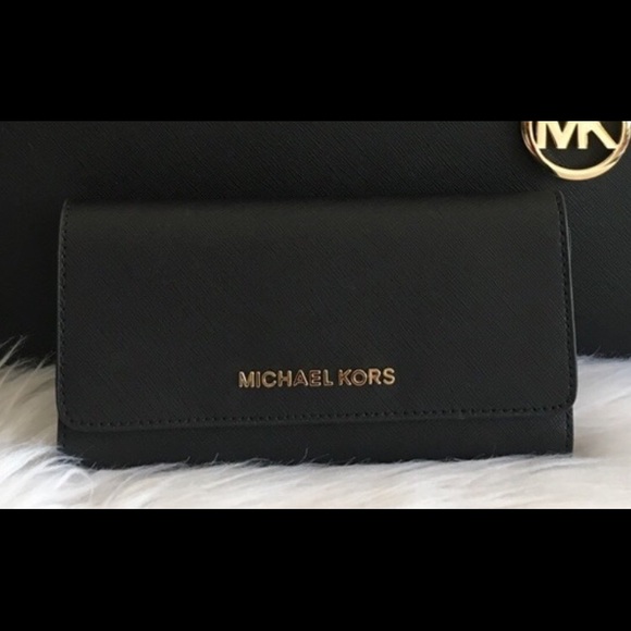 Michael Kors Handbags - Last one✨Michael Kors trifold full size wallet